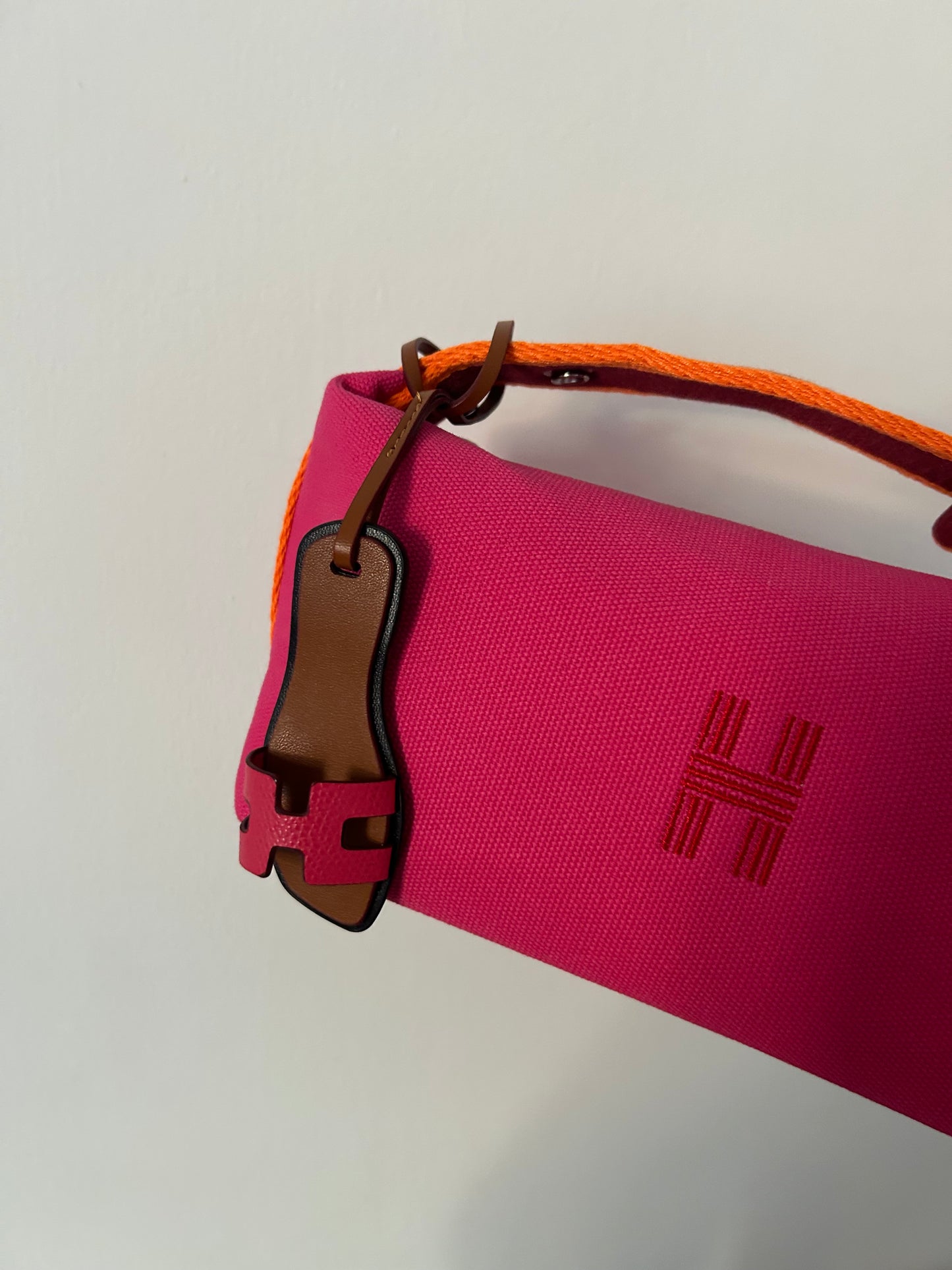 H sandal charm hot pink